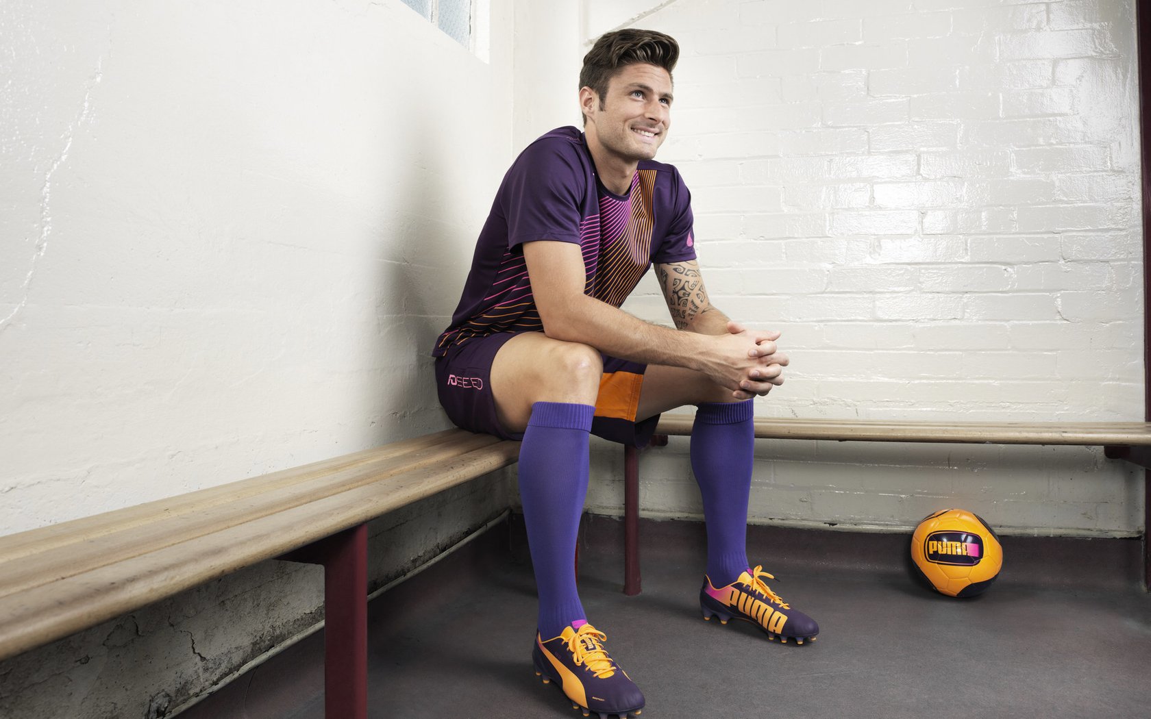 湖人对热火首节天赐演出:海斯神准三分,布朗尼空接暴扣燃爆全场